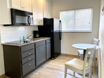 Premium Room, 2 Queen Beds, Kitchenette, Poolside