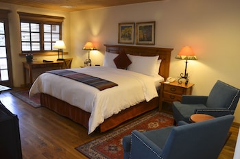 Traditional Room, 1 King Bed, Balcony (or Patio)