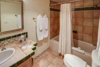 Deluxe Room, 1 King Bed