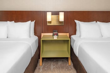 Standard Room, 2 Double Beds, Non Smoking (Upper Floor, Stair Access Only)