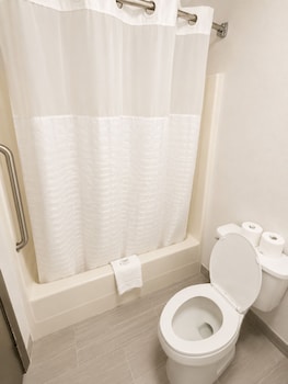 Room, 2 Queen Beds, Non Smoking (No Elevator Access)