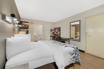 Superior Room, 1 King Bed, Accessible (Smoke Free)