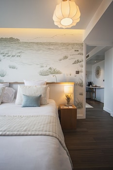 Suite, 1 Double Bed with Sofa bed, Beach View (Twin on request)