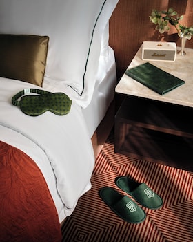 Junior Suite, 1 King Bed, Mobility Accessible