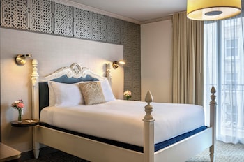 Suite, Balcony