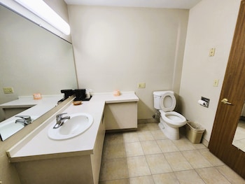 Deluxe Room, 1 Queen Bed, Non Smoking