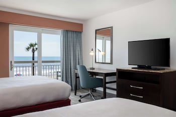 Room, 2 Queen Beds, Balcony, Oceanfront
