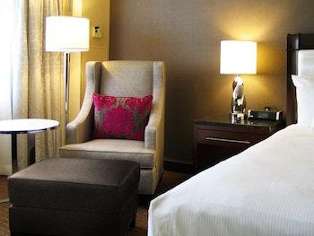 Deluxe Room, 1 King Bed, Accessible (Hearing)