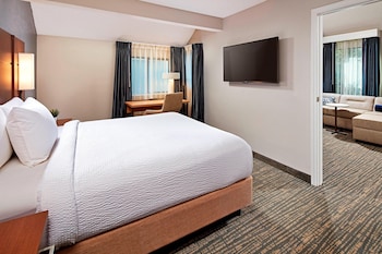 Studio, 1 Queen Bed with Sofa bed (Mobility/Hearing Access, Roll-In Shwr)
