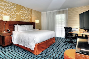 Room, 1 King Bed, Non smoking Balcony, Pool View