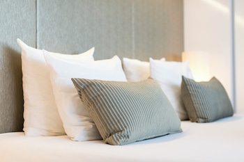 Suite, 1 King Bed, City View