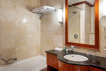 Deluxe Room, 1 Queen Bed, Garden View