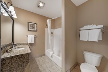 Standard Room, 1 Queen Bed, Non Smoking, Refrigerator & Microwave