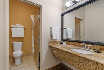 Standard Room, 1 Queen Bed, Non Smoking, Refrigerator & Microwave