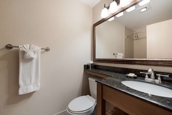 Suite, 1 King Bed, Non Smoking, Balcony (Larger Room)