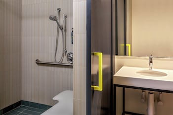 Room, 1 King Bed (Mobility/Hearing Access, Roll-In Shwr)