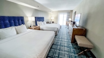 2 King Beds with Side Balcony