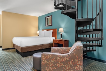 Suite, 2 Queen Beds, Non Smoking, Refrigerator & Microwave (Two Story Loft)