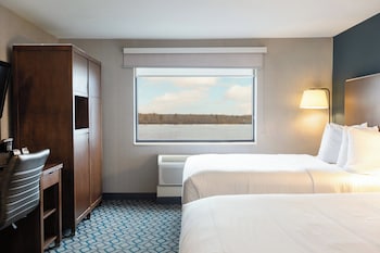 Standard Room, 2 Queen Beds, River View