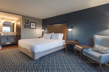 Standard Room, 1 King Bed, Accessible, Non Smoking