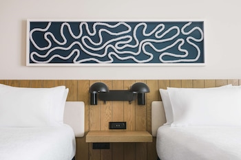 Room, 2 Queen Beds, Accessible (3x3 Shower)