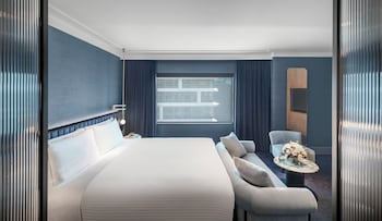 1 King Governor Opera Suite Club Lounge Access