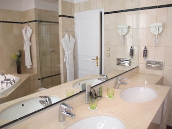 Deluxe Room with Spa access