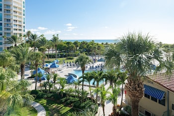 Room, 2 Queen Beds, Pool View
