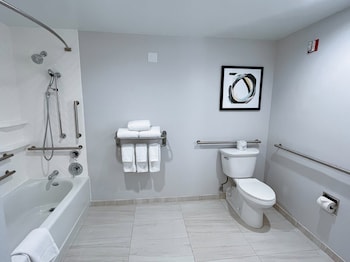 Standard Room, 1 King Bed, Accessible (Communications)
