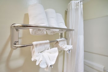 Studio Suite, Multiple Beds, Pool View