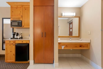 Standard Room, 2 Queen Beds, Non Smoking, Refrigerator & Microwave