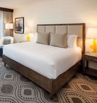 Standard Room, 1 King Bed, Balcony