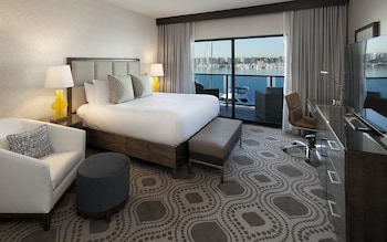 Standard Room, 1 King Bed, Balcony