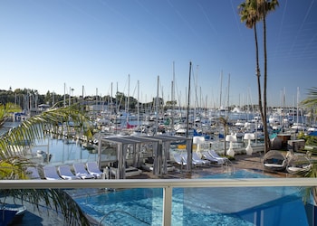Deluxe Room, 2 Queen Beds, Marina View