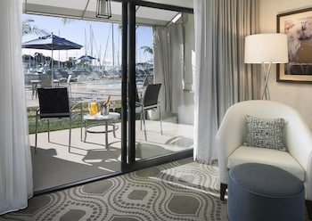 Deluxe Room, 1 King Bed, Balcony, Marina View
