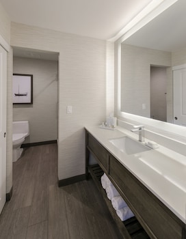 Deluxe Room, 2 Queen Beds, Marina View