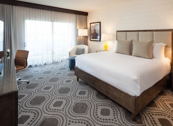 Standard Room, 1 King Bed, Balcony