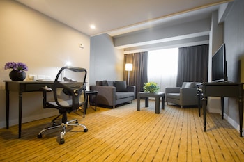 Junior Suite, 1 Queen Bed