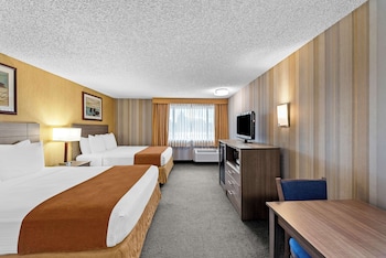 Standard Room, 2 Queen Beds, Accessible, Bathtub