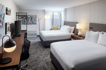 Deluxe Room, 2 Queen Beds, Mobility Accessible (Roll-In Shower)
