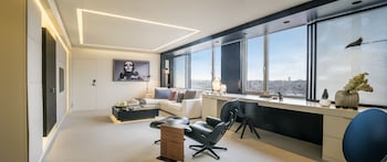 Splendour Suite (lounge access)