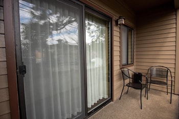 Deluxe Room, 2 Queen Beds, Non Smoking, Patio (Pet Friendly)