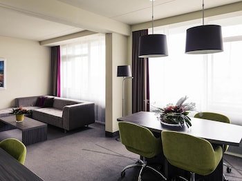 Suite, 1 King Bed with Sofa bed