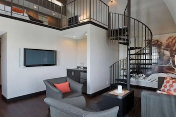 Suite, 1 King Bed, Non Smoking (Spiral Loft)