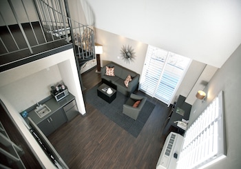 Suite, 1 King Bed, Non Smoking (Loft)