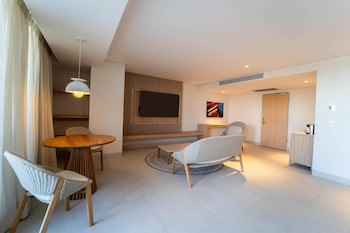 Superior Suite, 1 King Bed, Bay View
