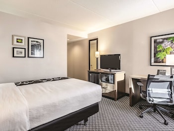 Room, 1 Queen Bed, Non Smoking (Mobility/Hearing)