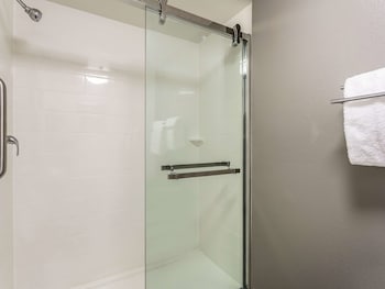 Executive Room, 1 King Bed, Non Smoking, River View (Deluxe)
