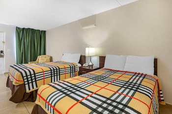 Standard Room, 2 Double Beds, Smoking