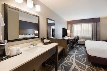 Standard Room, 1 King Bed, Accessible, Refrigerator & Microwave